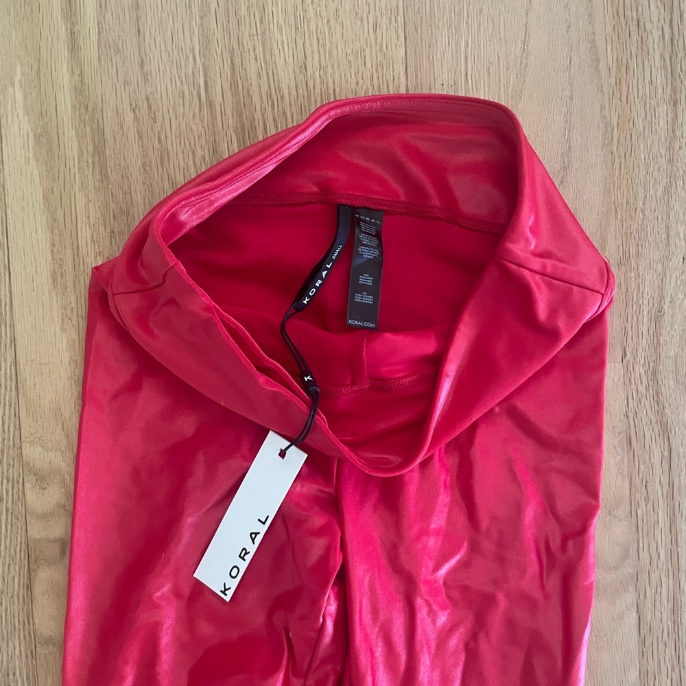 Red, shiny Koral leggings